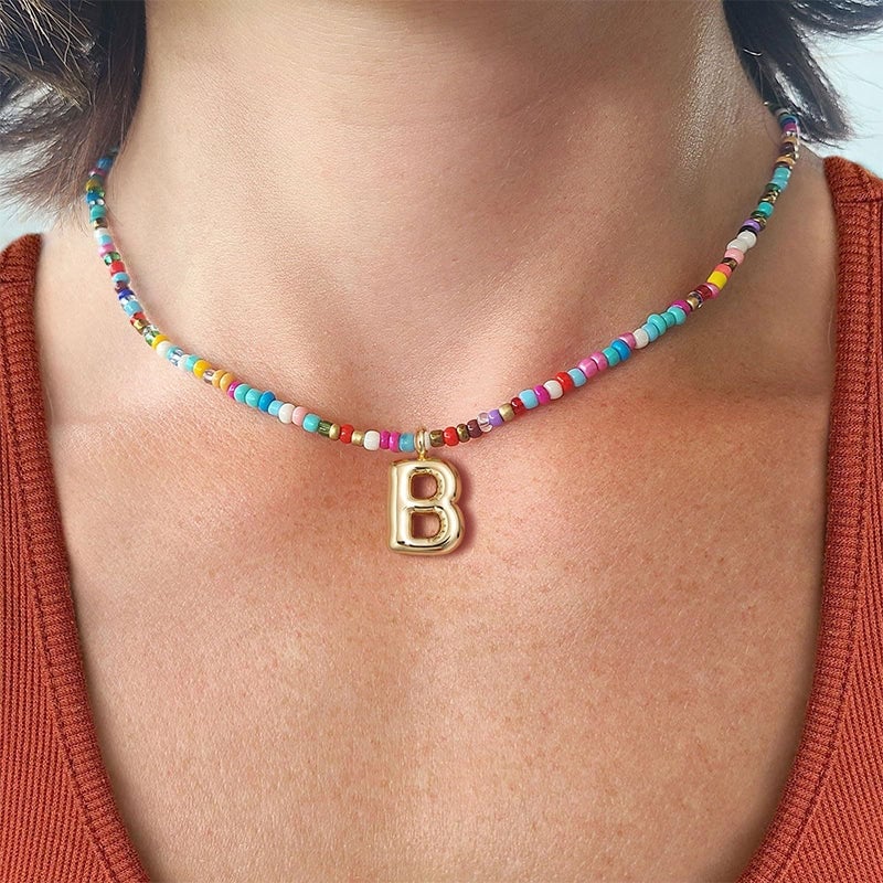 Buchstaben-Perlenkette