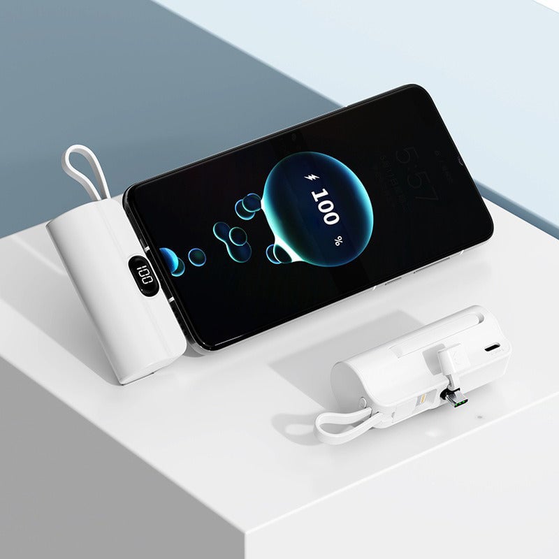 Mini Powerbank-Kapsel Mit Integriertem Ladekabel