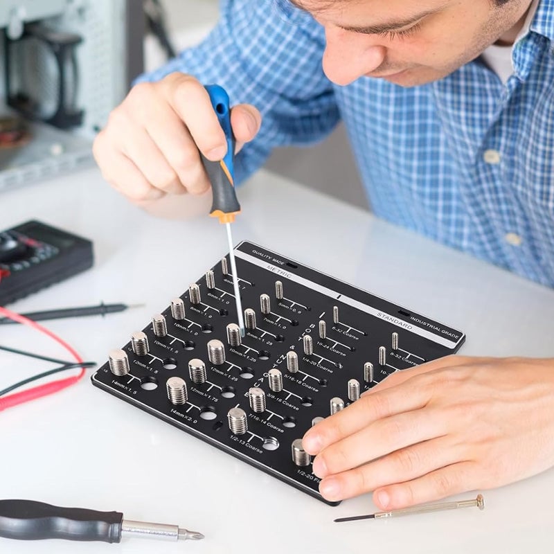 Screw & Thread Size Gauge – 28-Hole Square Checker