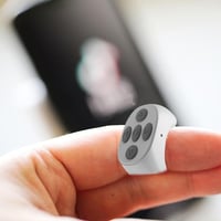 Kabellose Bluetooth-Fernbedienung per Fingertipp