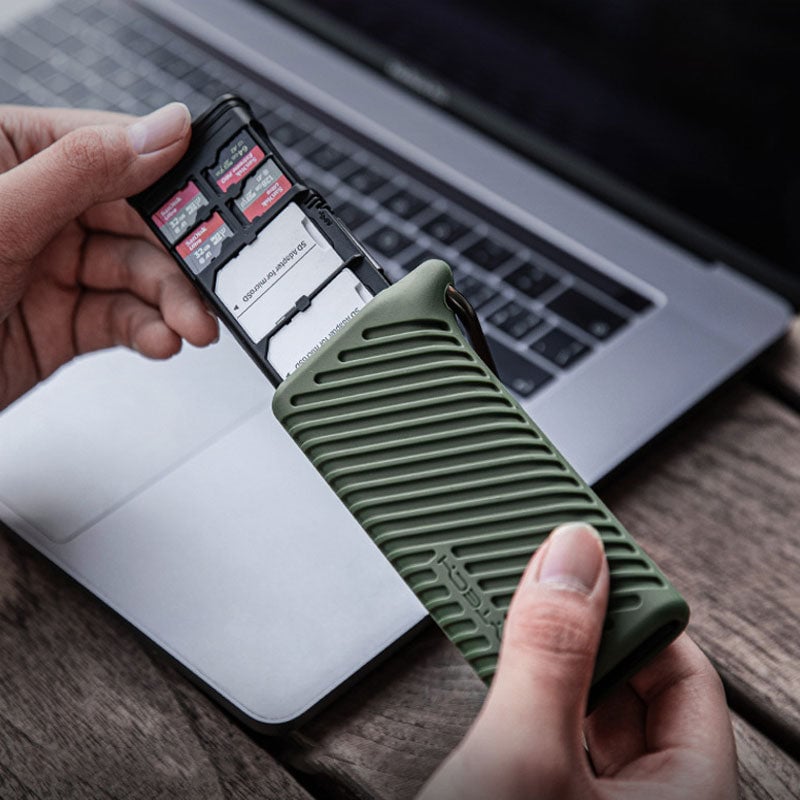 2-in-1 Card Reader and Holder Case