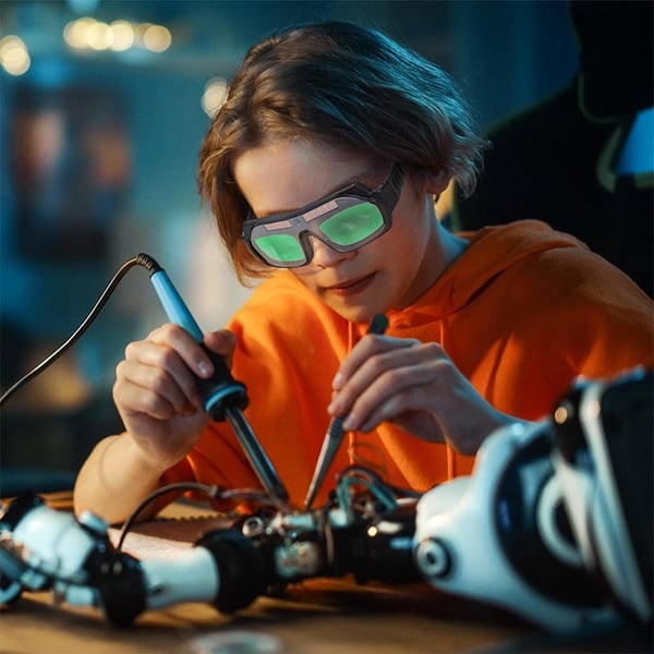 Självtonande svetsskyddsglasögon