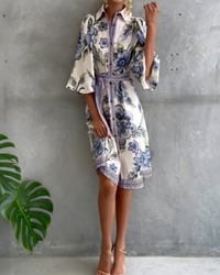 Bedrucktes Kleid mit Laternenärmeln und Reverskragen