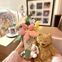 Sødt plysdyr med blomsterbuket