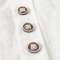 Enfärgad kortärmad sommar-t-shirt med rund hals
