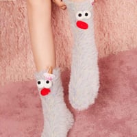 Dreidimensionale Socken aus korallfarbenem Samt