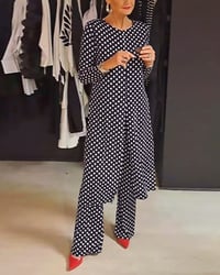 Elegant pak met stippen en split