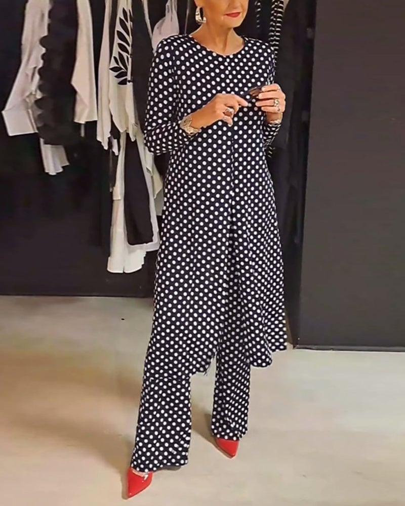 Elegant pak met stippen en split