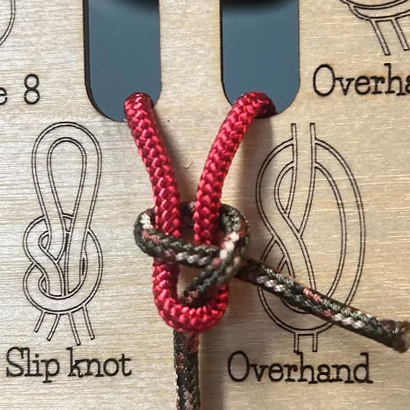 Knotting training board