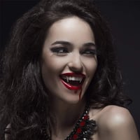 Colmillos de vampiro retráctiles