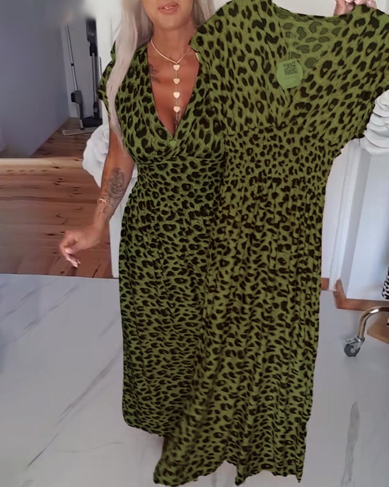 Elegante jurk met luipaardprint en v-hals