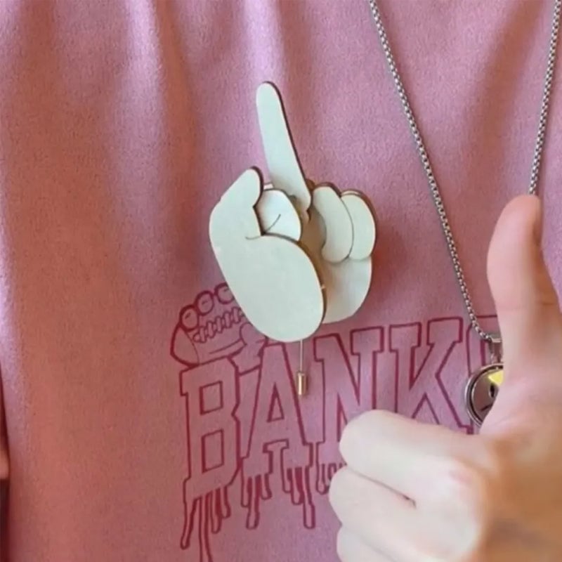 Morsom trefingerbrosje