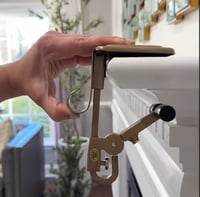 Peisbensken og Girlandeholder