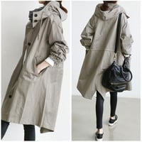 Wasserabweisende, lose Windjacke mit Kapuze