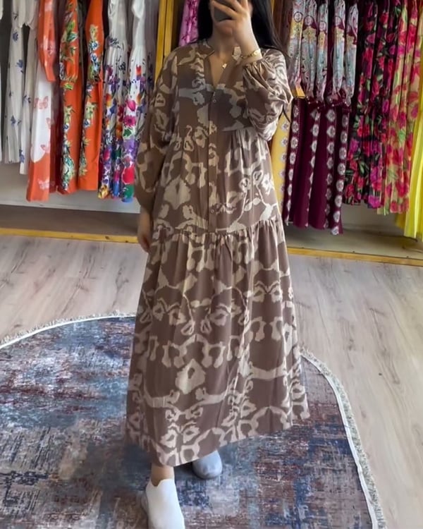 Kjole i løs pasform med knapper