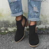 Hohle Stiefelette mit dickem Absatz