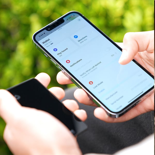 Ultra-Slim Global Tracker Card