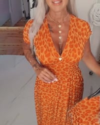 Elegantes Kleid mit Leopardenmuster und V-Ausschnitt