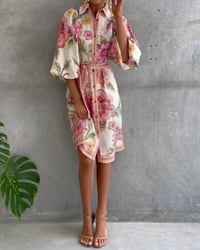 Bedrucktes Kleid mit Laternenärmeln und Reverskragen