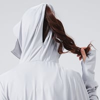Leichter Sonnenschutz-Hoodie im Freien