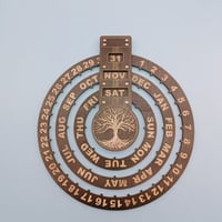 Roterende cirkulær evighedskalender i træ
