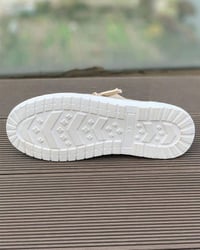 Ensfarvede slip-on sko