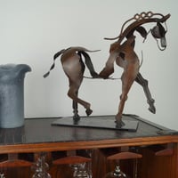 Vägghängande hem "Adonis" hästskulptur
