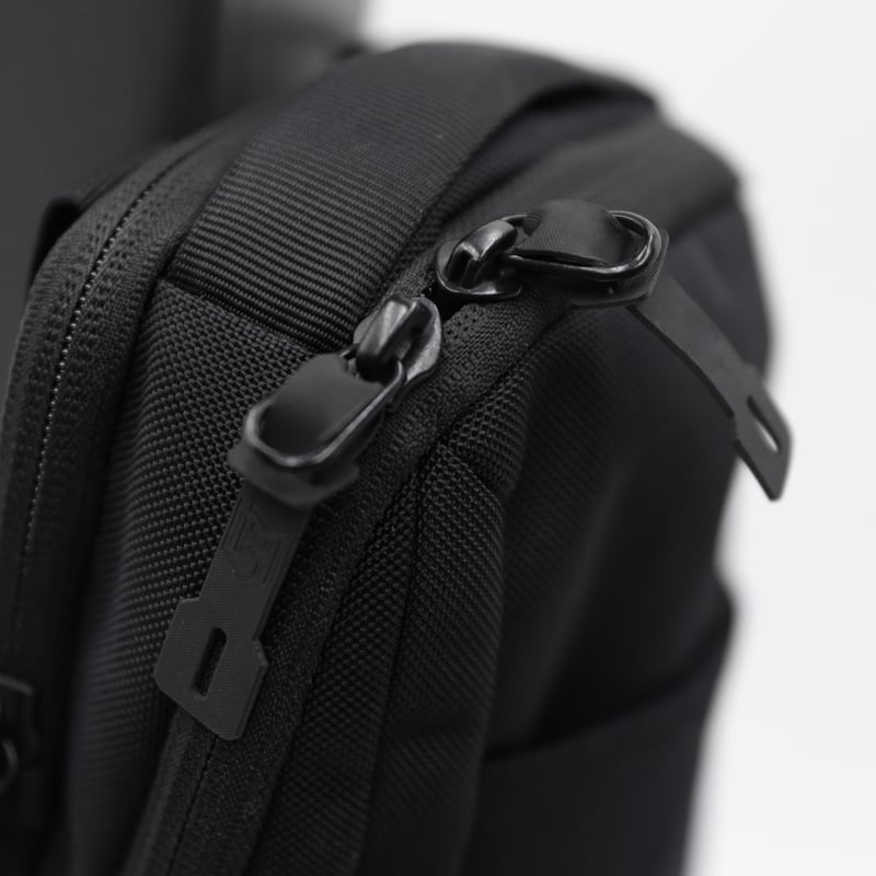 Saker Magnetic Gym Bag