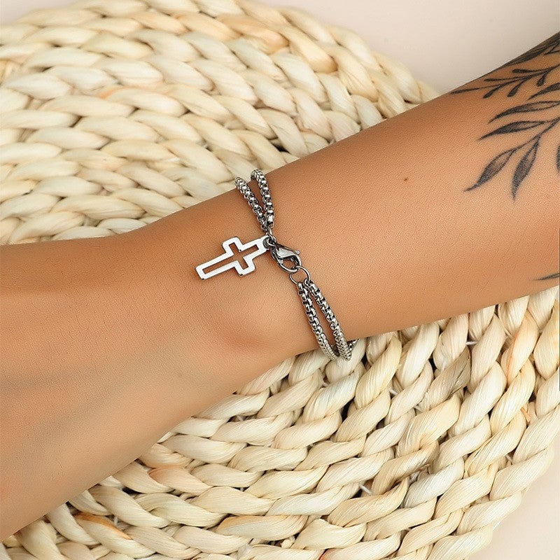 Armband mit Kreuzausschnitt