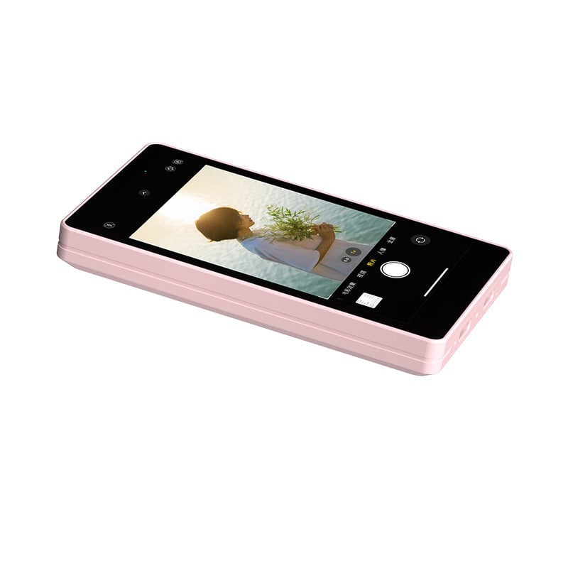 Magnetic selfie screen for smartphones