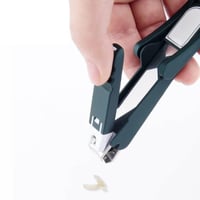 Tragbarer Nagelknipser mit Lupe