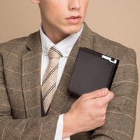 Kurze Brieftasche mit Eisenkante