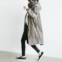 Wasserabweisende, lose Windjacke mit Kapuze