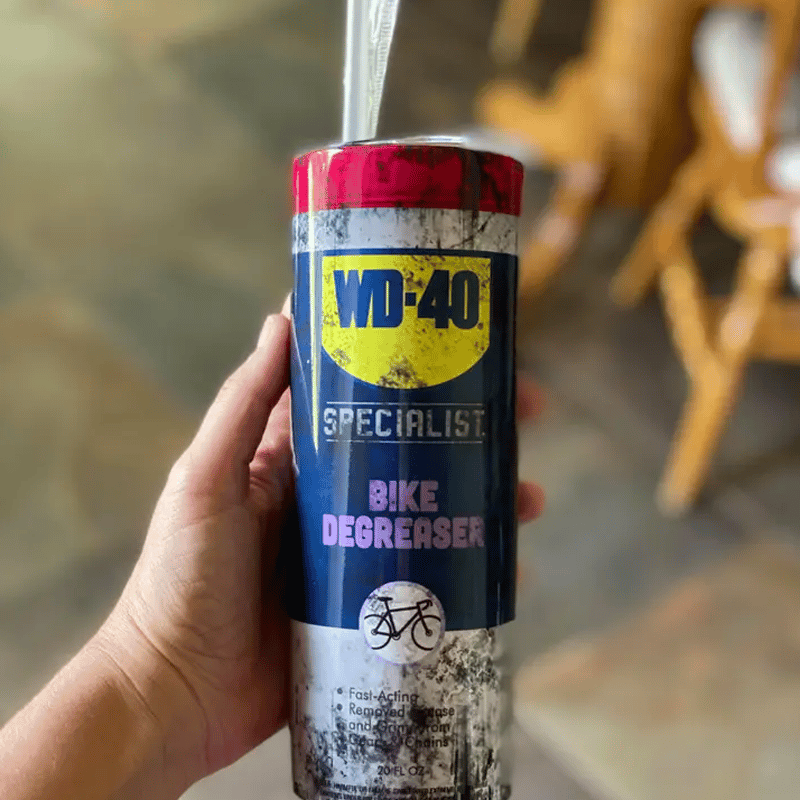Thermosbecher mit kreativem Schmutzmuster