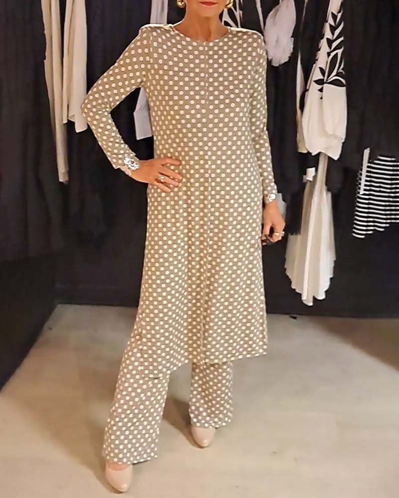 Elegant pak met stippen en split