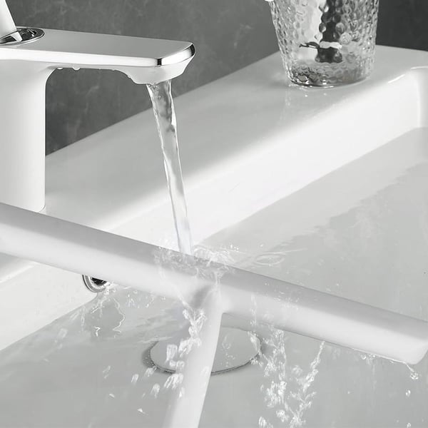 Rubber strip cleaning wiper