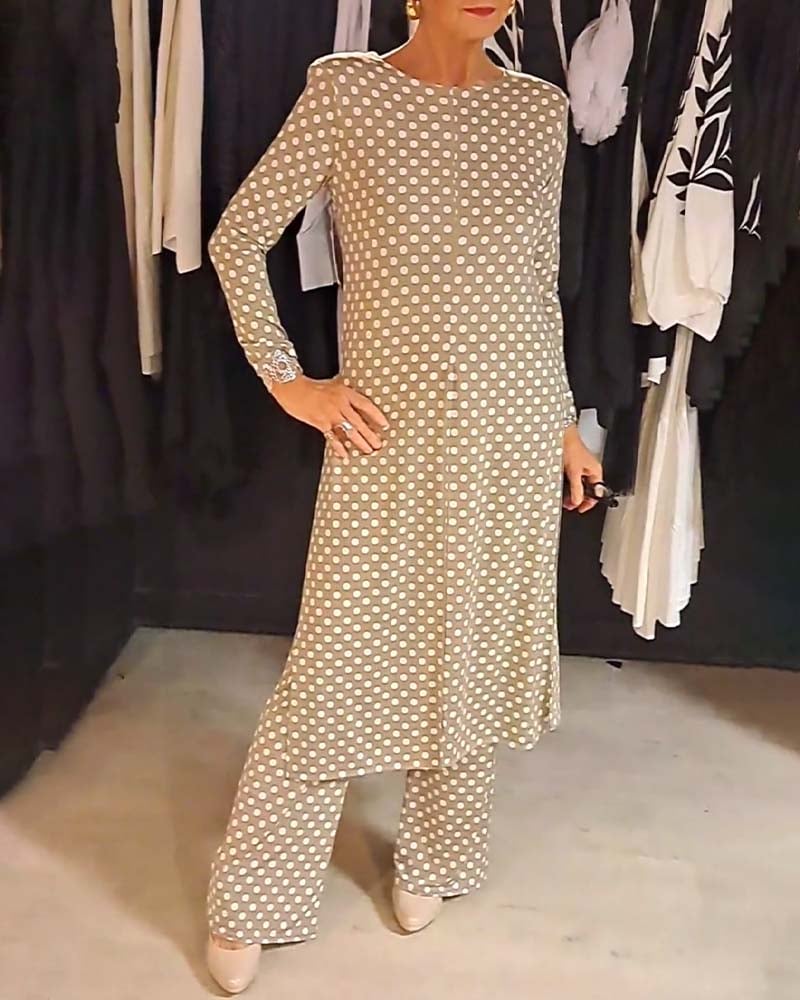 Elegant pak met stippen en split