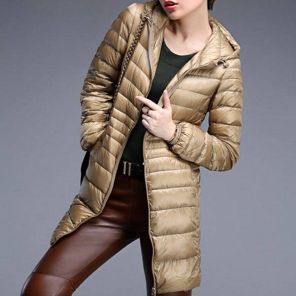 Kevyt puolipitkä takki naisille