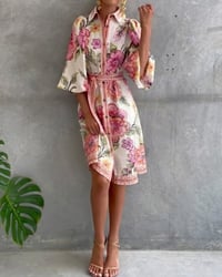 Bedrucktes Kleid mit Laternenärmeln und Reverskragen