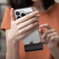 Mini Powerbank-Kapsel Mit Integriertem Ladekabel