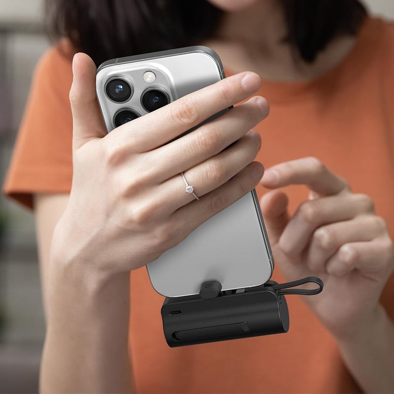 Mini Powerbank-Kapsel Mit Integriertem Ladekabel