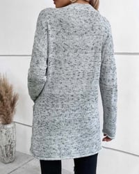 Pullover mit überschnittener Schultertasche und aufgesetzten Taschen