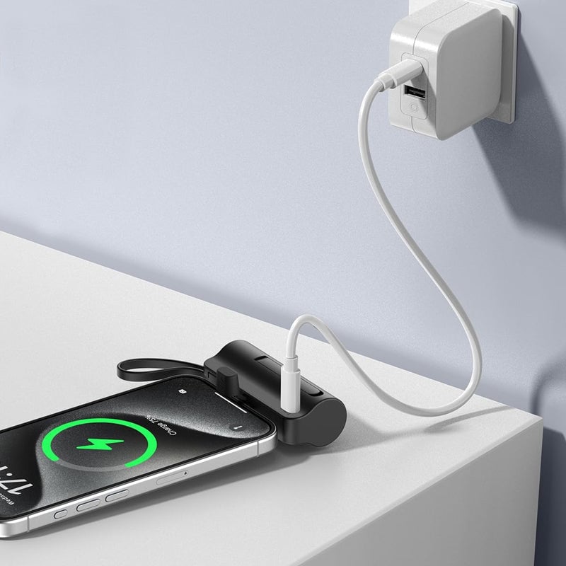 Mini Powerbank-Kapsel Mit Integriertem Ladekabel