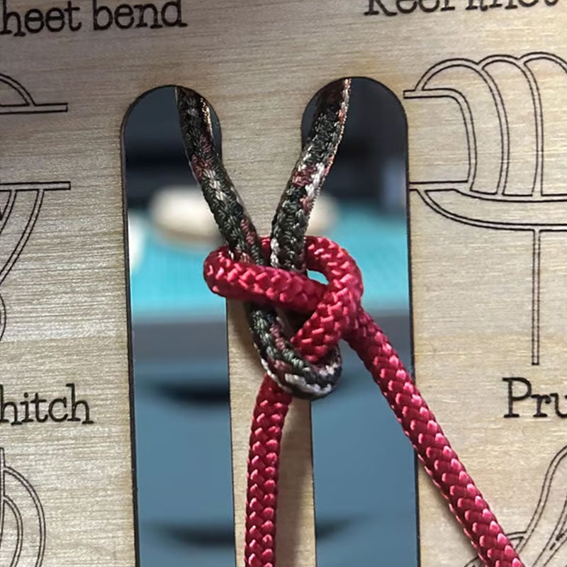 Knotting training board