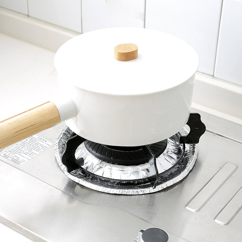 Silver aluminum foil pad for a gas stove burner