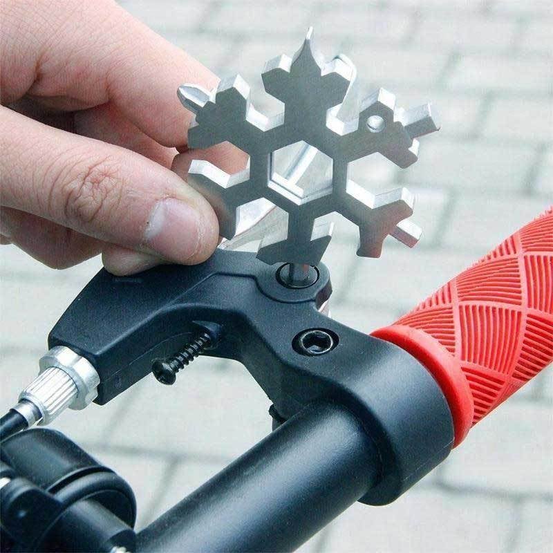 Amenitee® 18-in-1 Snowflake Multi-Tool (gift set)