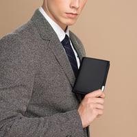 Kurze Brieftasche mit Eisenkante