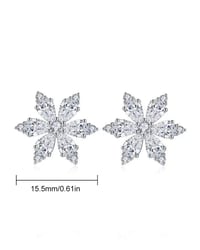 Zirkon-Ohrstecker mit Schneeflockenblume