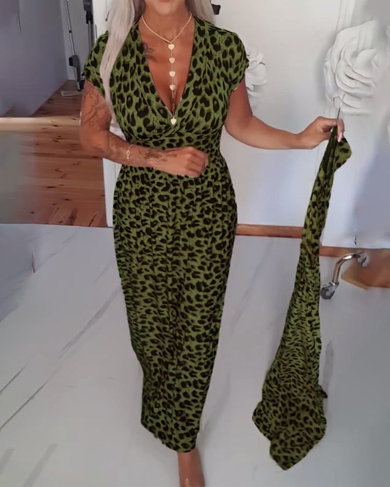 Elegante jurk met luipaardprint en v-hals