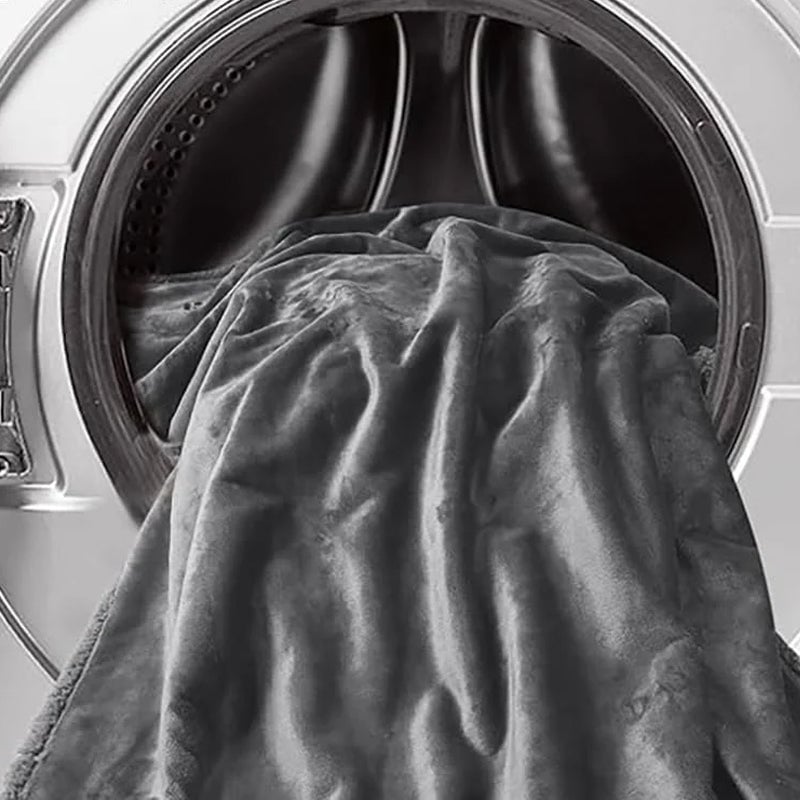 Waterproof and urine-proof pet blanket